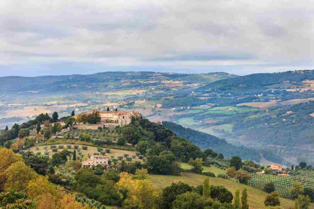 Il borgo delle castagne, un’oasi di pace tra i monti più belli d’Italia