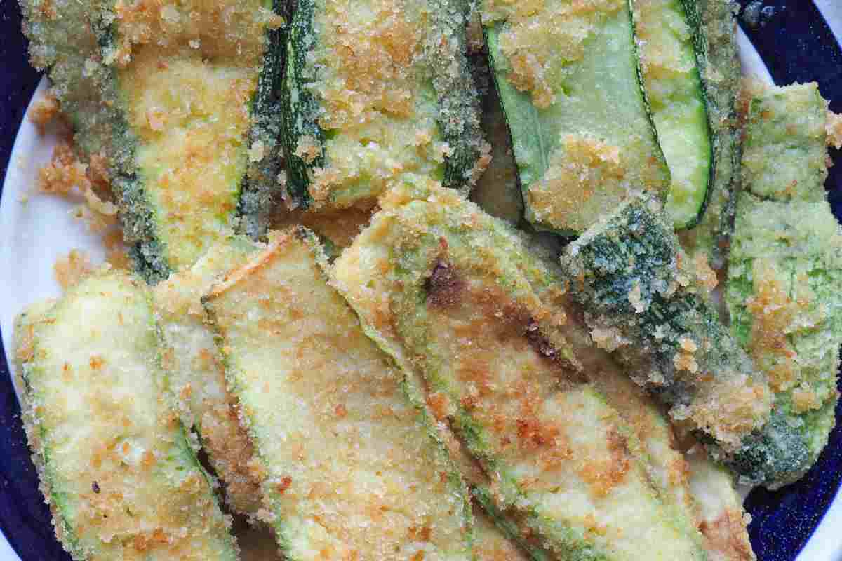 Taglia così e poi metti in forno le zucchine