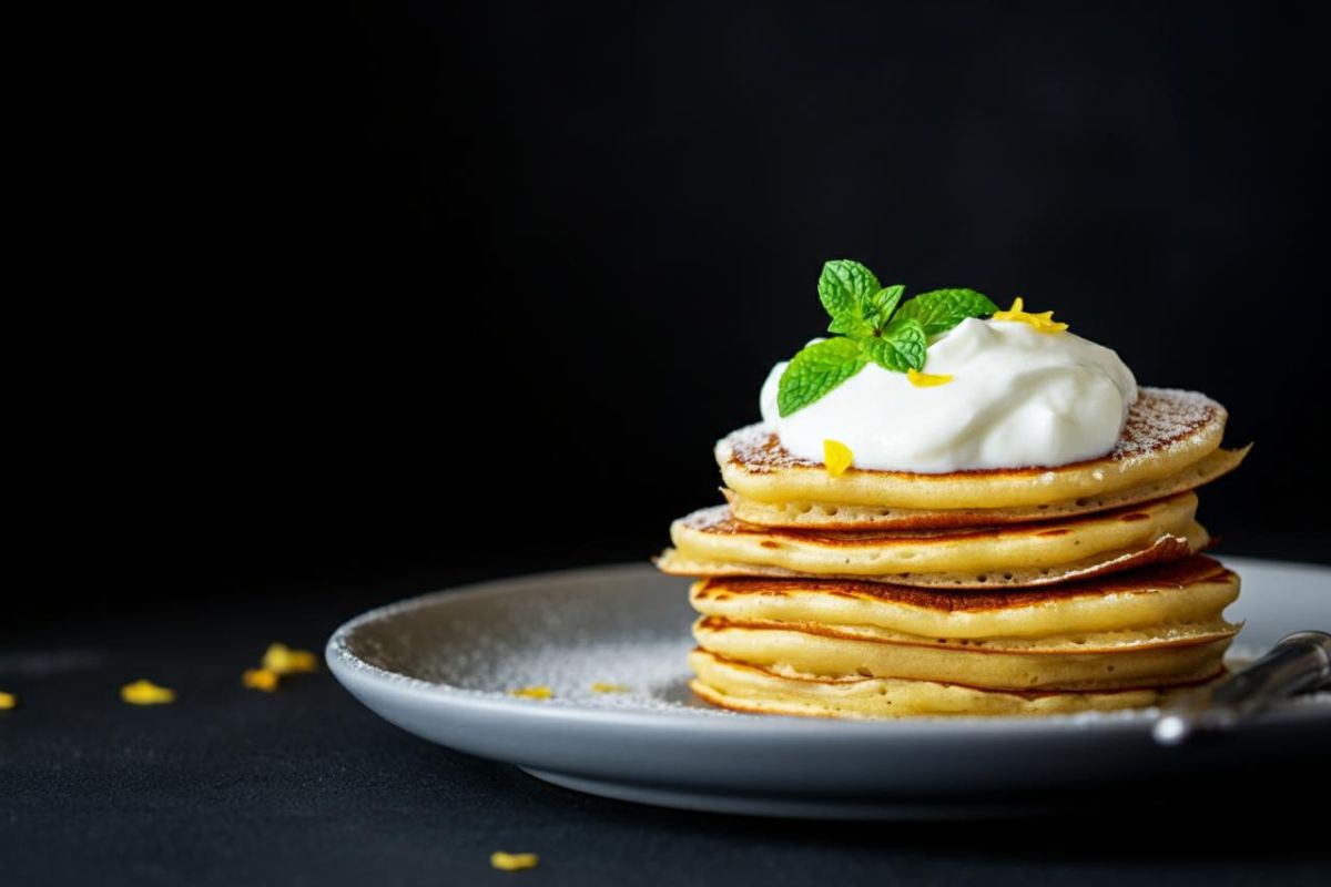 Pancake limone e yogurt, colazione