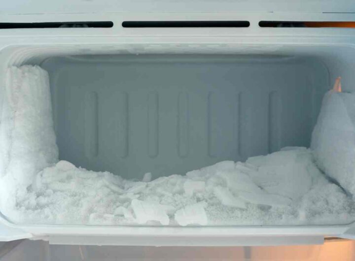 Il trucco segreto che può ‘salvarti’ in 2 minuti: cosa fare quando il freezer è completamente ghiacciato, i dettagli