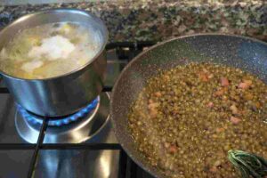 Stanco della solita pasta e lenticchie? Basta un solo ingrediente per renderla gustosa, tutti i dettagli