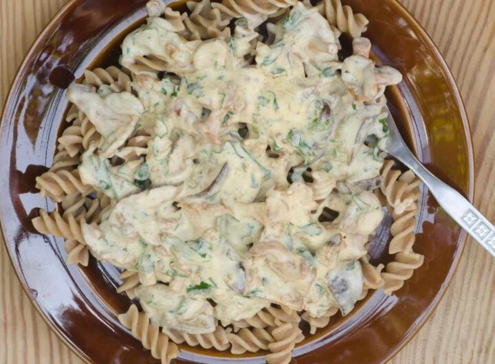 pasta cremosa con sugo di funghi e noci