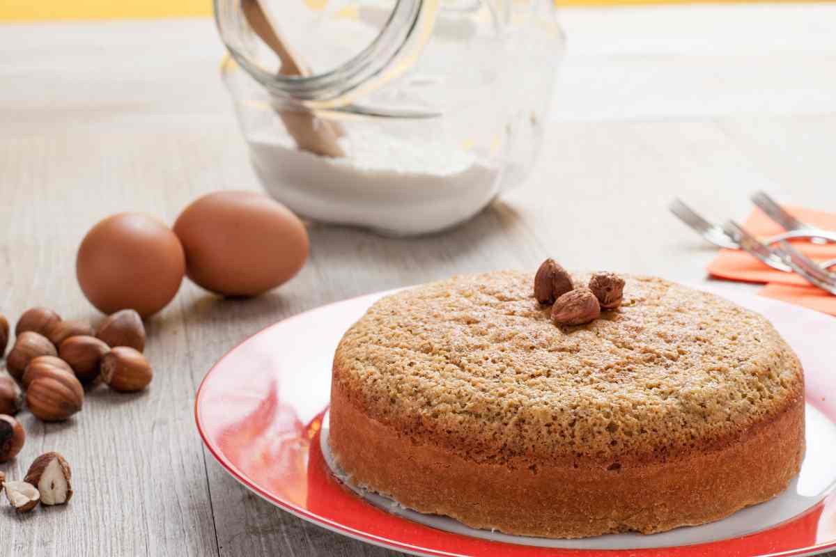 La torta alle nocciole piemontese è il dolce Re dell'autunno