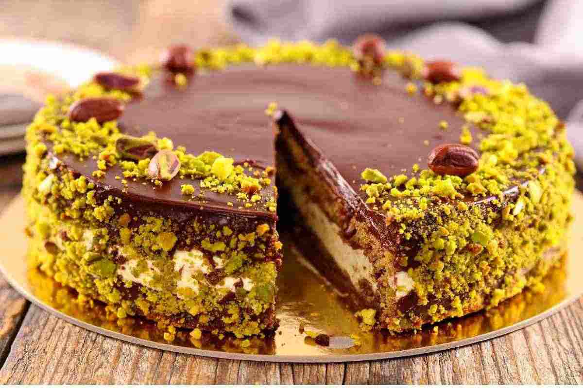 La torta alle nocciole piemontese è il dolce Re dell'autunno, i dettagli