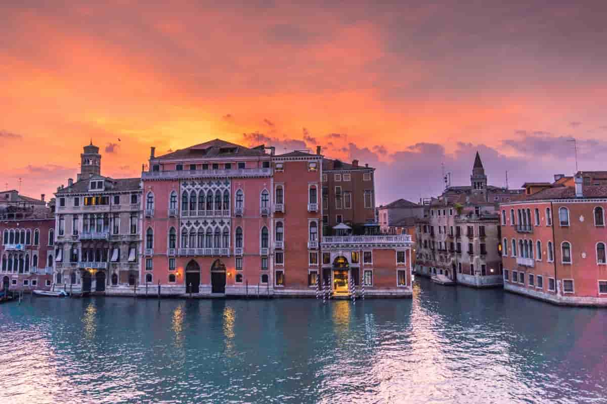 venezia nascosta con percorsi e segreti che pochi conoscono