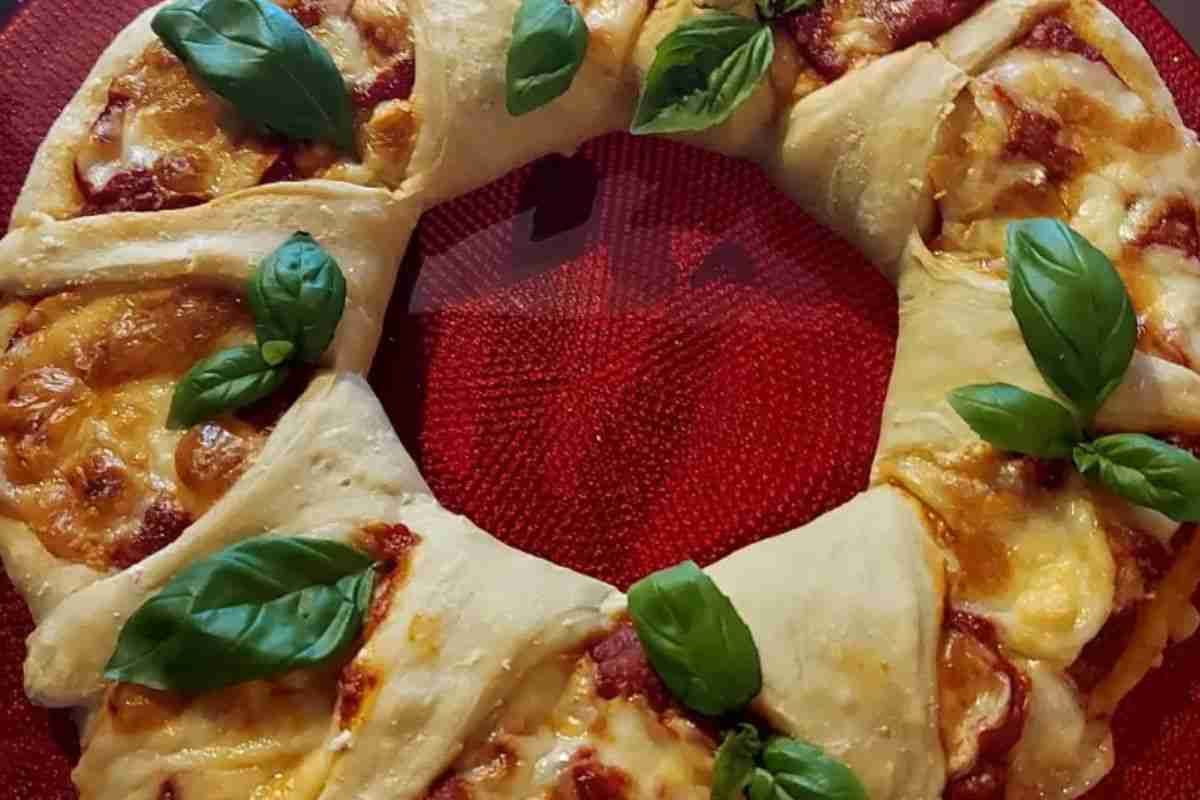 ricetta ghirlanda di pizza per l'antipasto natale