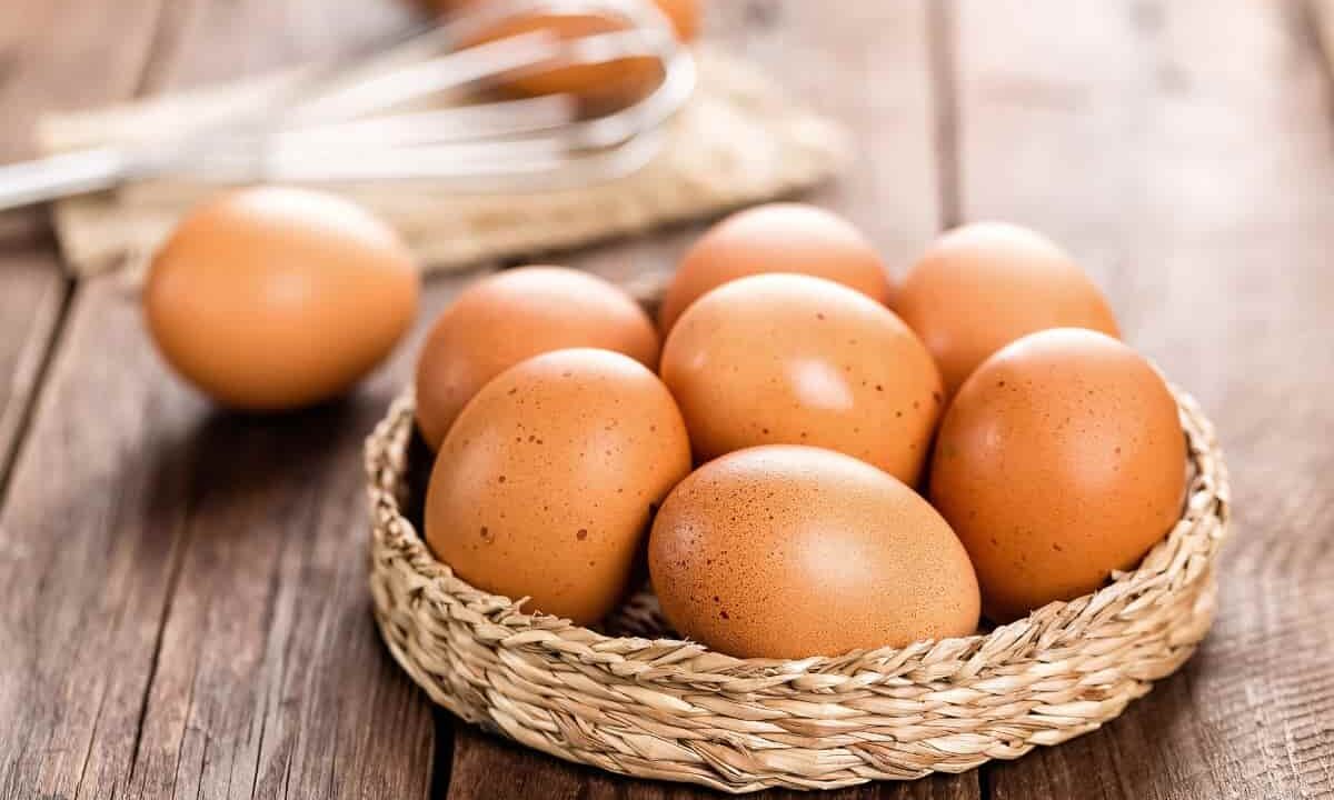 perché le uova vanno in frigorifero a casa