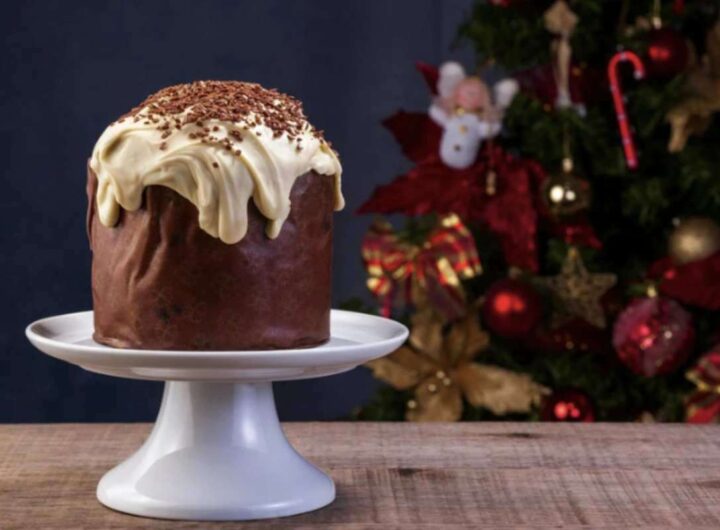 Dopo la cottura, questo dolce tradizionale viene infatti capovolto e lasciato raffreddare “a testa in giù”. Questa pratica,