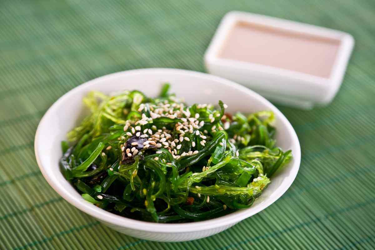Alga Wakame, non solo al sushi: ecco perché il superfood giapponese, tutti i dettagli