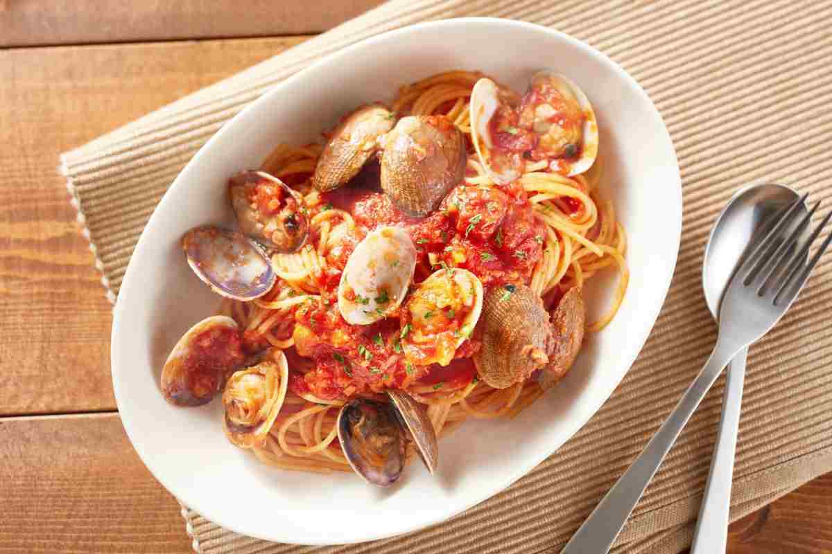 spaghetti vongole alla puttanesca ricetta