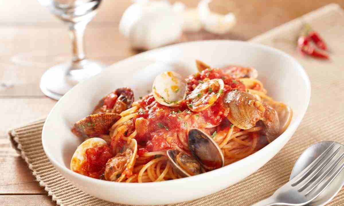 spaghetti vongole alla puttanesca ricetta