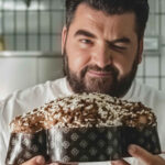Chef Cannavacciuolo con in mano una colomba pasquale creata da lui