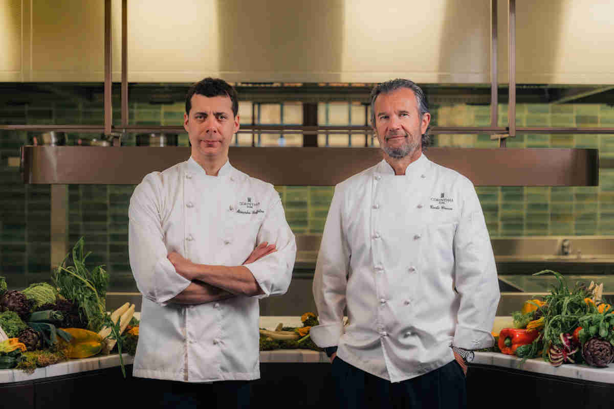 Alessandro Buffolino e Carlo Cracco all'interno della cucina di Viride a Roma